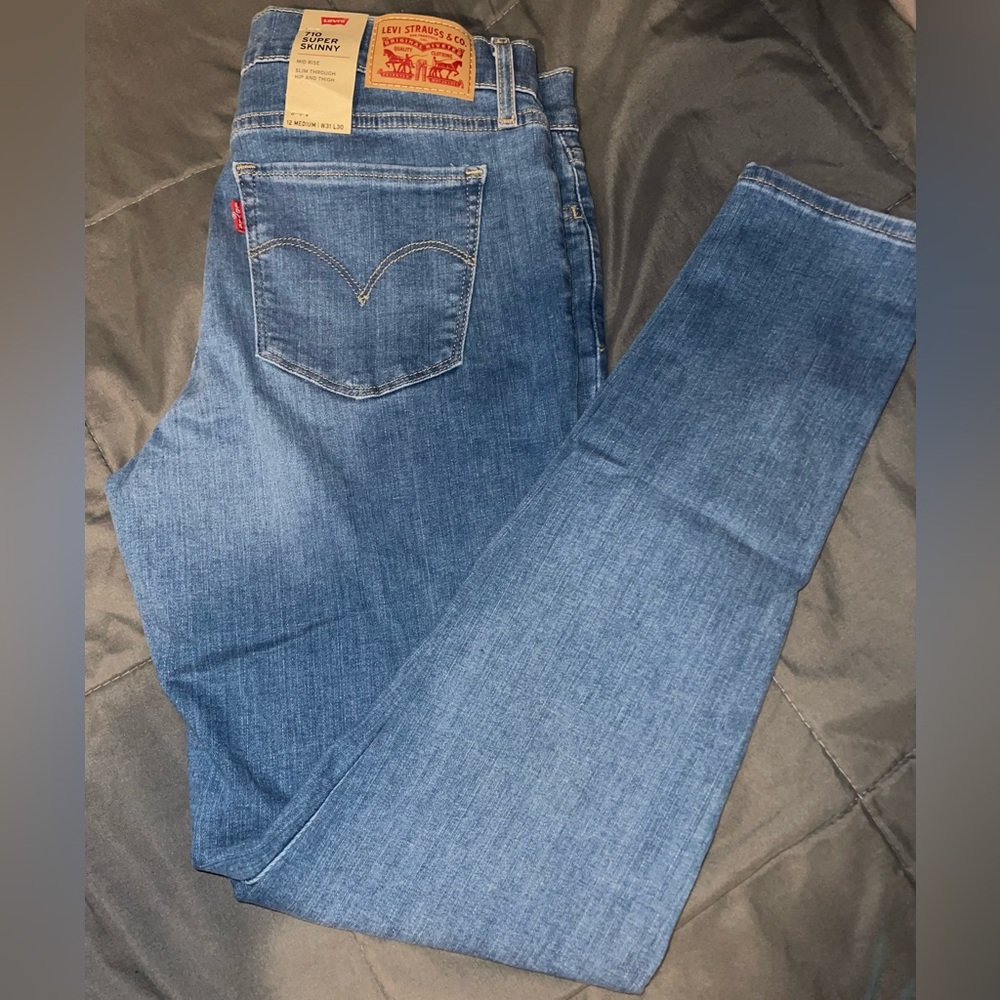 Levis 710 size 31